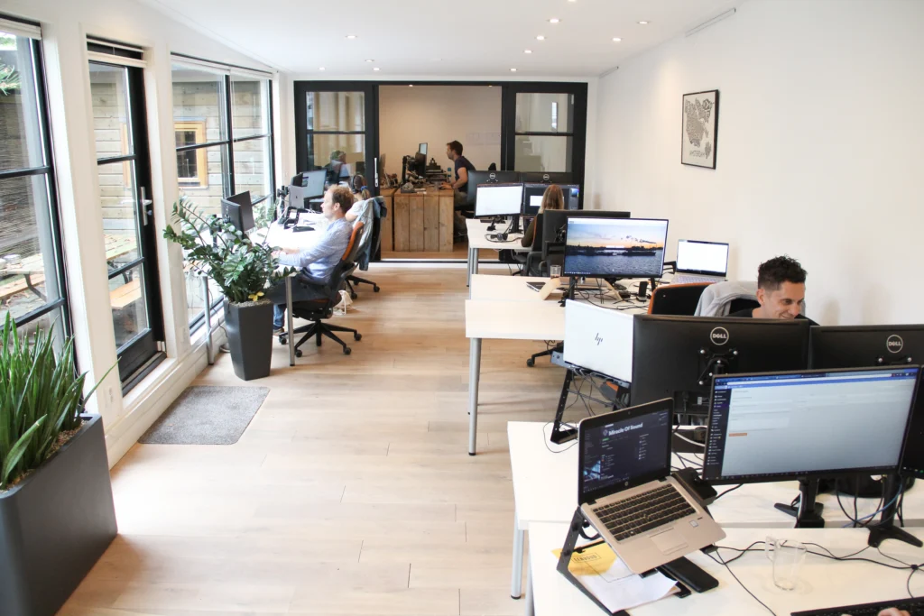 The eenvoud office on Frederik Hendrikstraat in Amsterdam, with the team at work behind their monitors